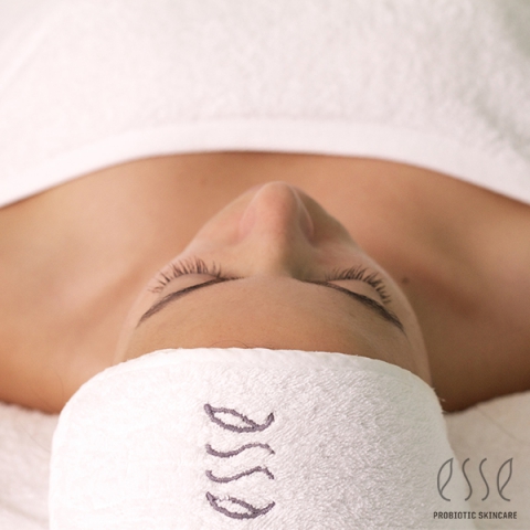 Ansiktsbehandling ESSE Probiotic Ampull Facial Treatment | Behandlingar - Ansikte - Ansiktsbehandlingar - Märkesbehandlingar | Apoteka