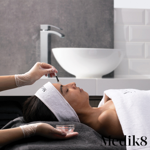 Ansiktsbehandling Medik8 Kemisk Peel | Behandlingar - Ansikte - Ansiktsbehandlingar - Kemisk peeling | Apoteka
